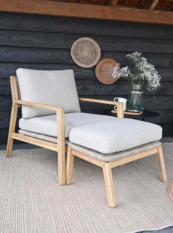 Gartensessel mit Hocker